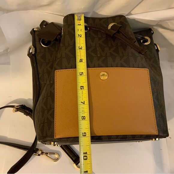 Michael Kors Greenwich Small Bucket Bag - Brown/Peanut crossbody shoulder bag - Picture 13 of 15
